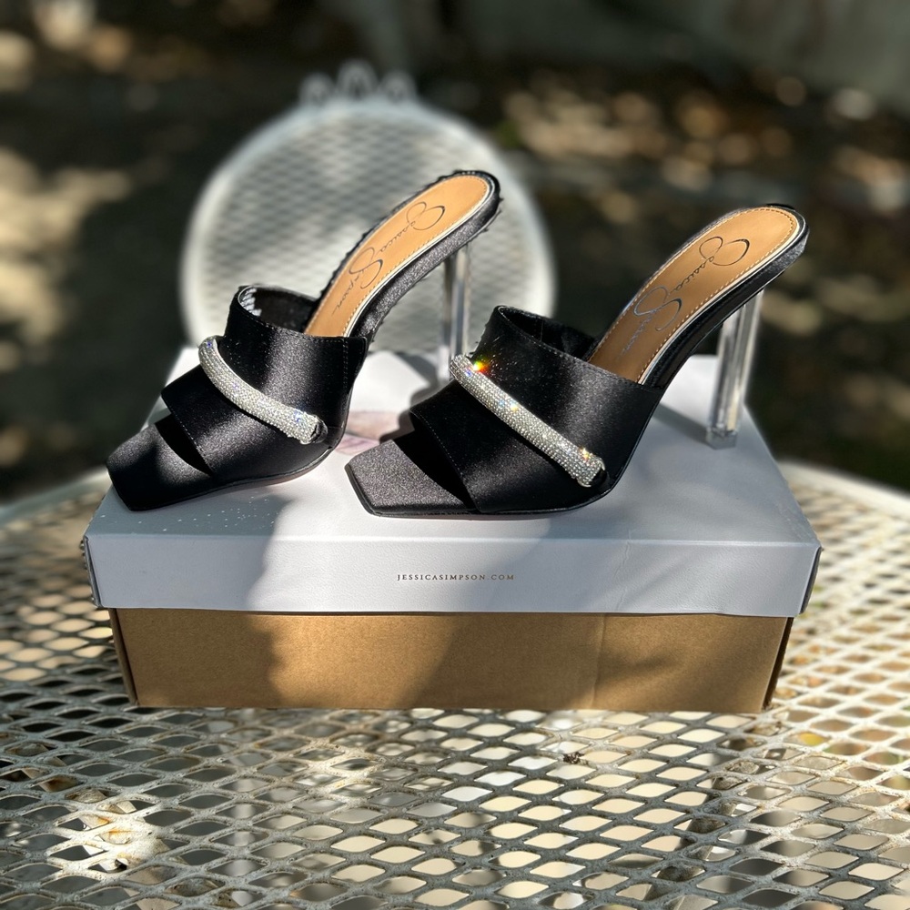 Brand new Jessica Simpson Piaría slide